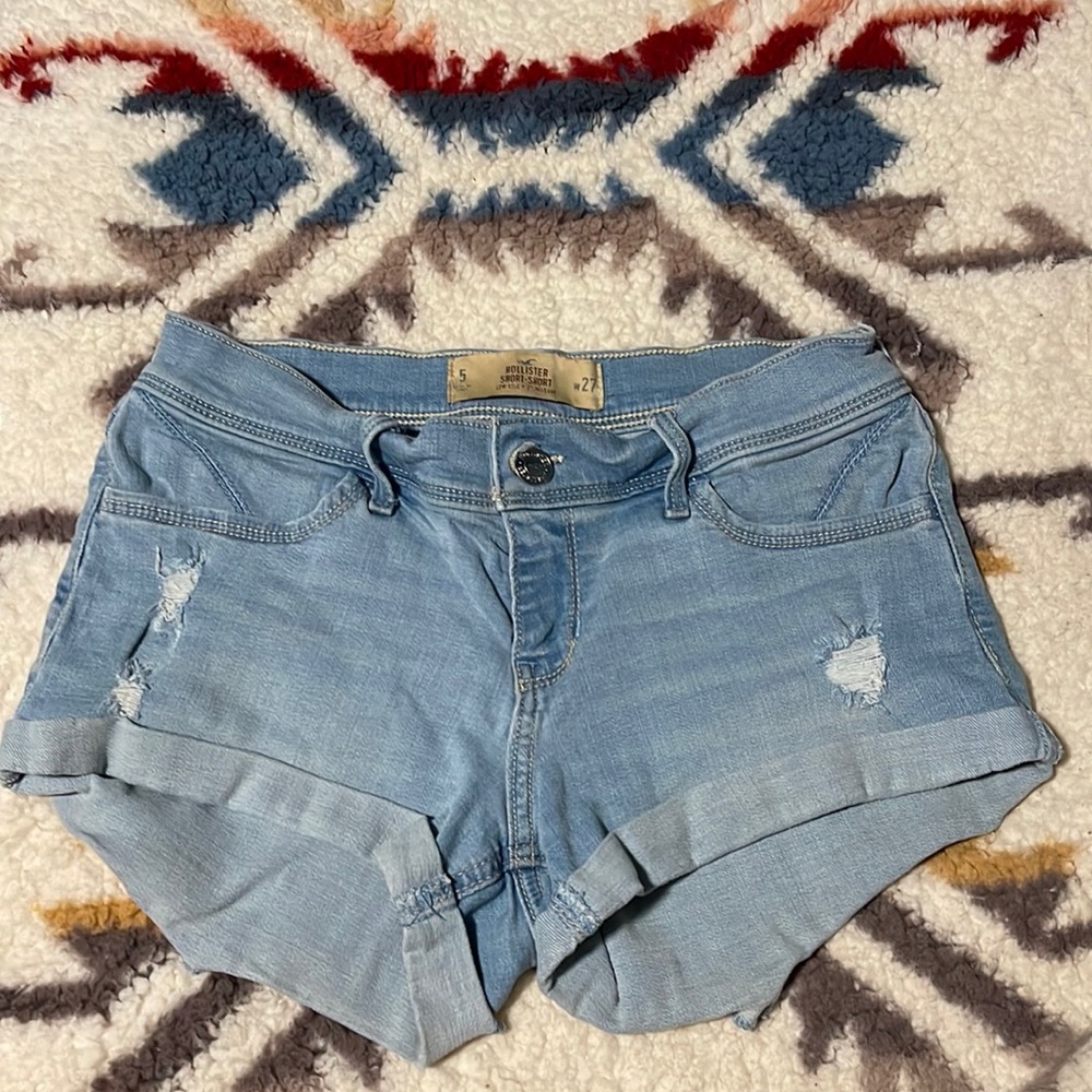 Hollister Size 5 Low Rise 2” Inseam Shorts